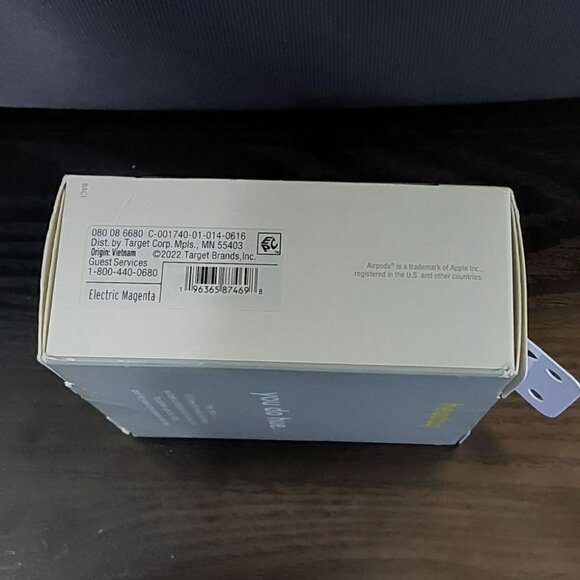 Apple AirPods 3rd Generation Silicone Case with Clip | Heyday | Red - Picture 4 of 8